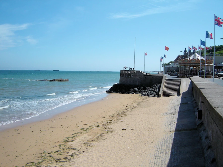 A description and images from a Viking Cruise visit to Arromanches