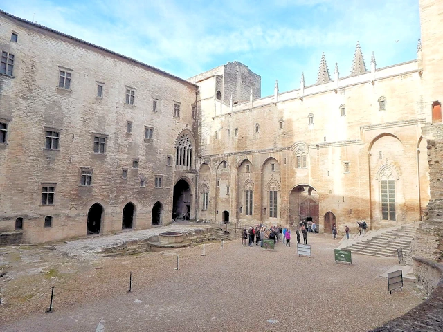 A description and images from a Viking Cruise visit to Avignon