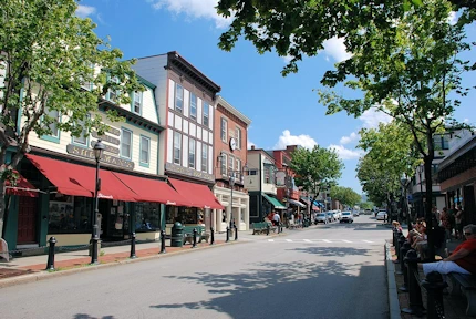 Discover the charming coastal town of Bar Harbor, ME. Explore stunning Acadia National Park, enjoy scenic ocean views, fresh seafood, outdoor adventures, and vibrant local culture in this quintessential New England destination