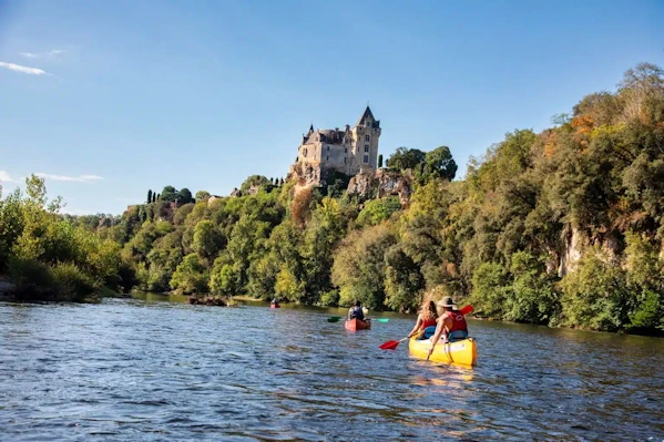 Embark on an unforgettable Dordogne Valley adventure with Canoës Loisirs! Kayak, canoe, or paddleboard down the scenic Dordogne River. Explore charming villages, discover medieval sites, and witness stunning natural beauty. Perfect for families, nature lovers, and active travelers seeking an immersive French experience. Rent your gear, choose your route, and create lasting memories today!