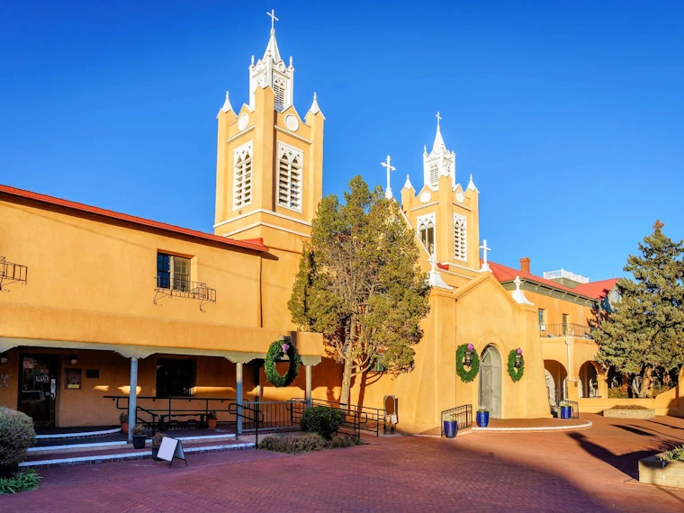 Explore Old Town Albuquerque's unique shops, art galleries, and authentic Southwest dining. Uncover top things to do in this vibrant historic district of Albuquerque, New Mexico