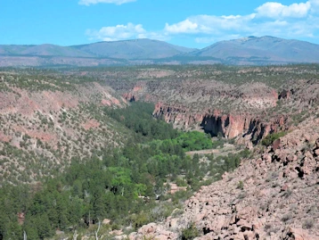 Explore cliff dwellings & hike through ancient history at Bandelier National Monument, NM. Unique multi-story homes & stunning Frijoles Canyon views. Ranger tours, wildlife & Jemez Mt beauty await!