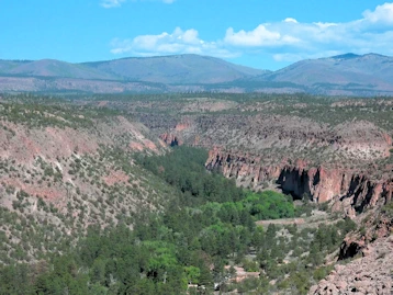 Explore cliff dwellings & hike through ancient history at Bandelier National Monument, NM. Unique multi-story homes & stunning Frijoles Canyon views. Ranger tours, wildlife & Jemez Mt beauty await!