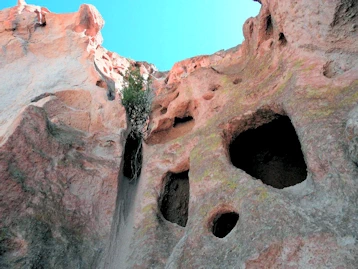 Explore cliff dwellings & hike through ancient history at Bandelier National Monument, NM. Unique multi-story homes & stunning Frijoles Canyon views. Ranger tours, wildlife & Jemez Mt beauty await!