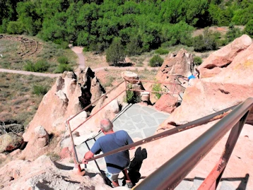 Explore cliff dwellings & hike through ancient history at Bandelier National Monument, NM. Unique multi-story homes & stunning Frijoles Canyon views. Ranger tours, wildlife & Jemez Mt beauty await!