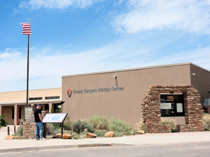 Explore Chaco Culture National Historical Park, a UNESCO World Heritage Site in New Mexico. Plan your visit with our detailed information in this remote and breathtaking desert landscape