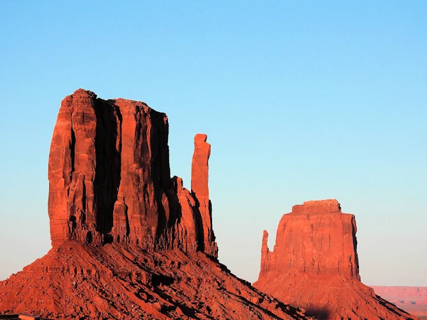 Explore Monument Valley, managed by the Navajo Nation, with an overview of the famous 17-mile drive, and reviews of The View Cabins and other nearby accommodations. Plan your visit with detailed maps, travel tips, and insights into this legendary destination.