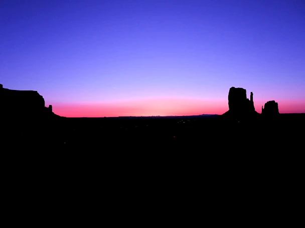 Explore Monument Valley, managed by the Navajo Nation, with an overview of the famous 17-mile drive, and reviews of The View Cabins and other nearby accommodations. Plan your visit with detailed maps, travel tips, and insights into this legendary destination.