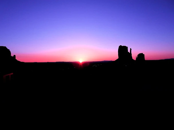 Explore Monument Valley, managed by the Navajo Nation, with an overview of the famous 17-mile drive, and reviews of The View Cabins and other nearby accommodations. Plan your visit with detailed maps, travel tips, and insights into this legendary destination.