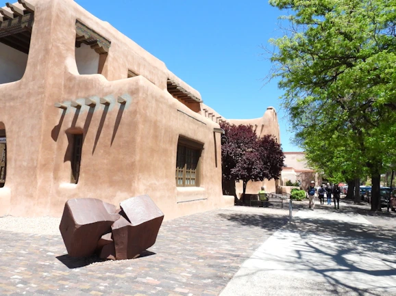 Explore Santa Fe, New Mexico's vibrant arts scene, discover the top attractions and get a detailed 3-day itinerary to make the most of your visit to this beautiful city located in the foothills of the Sangre de Cristo Mountains.