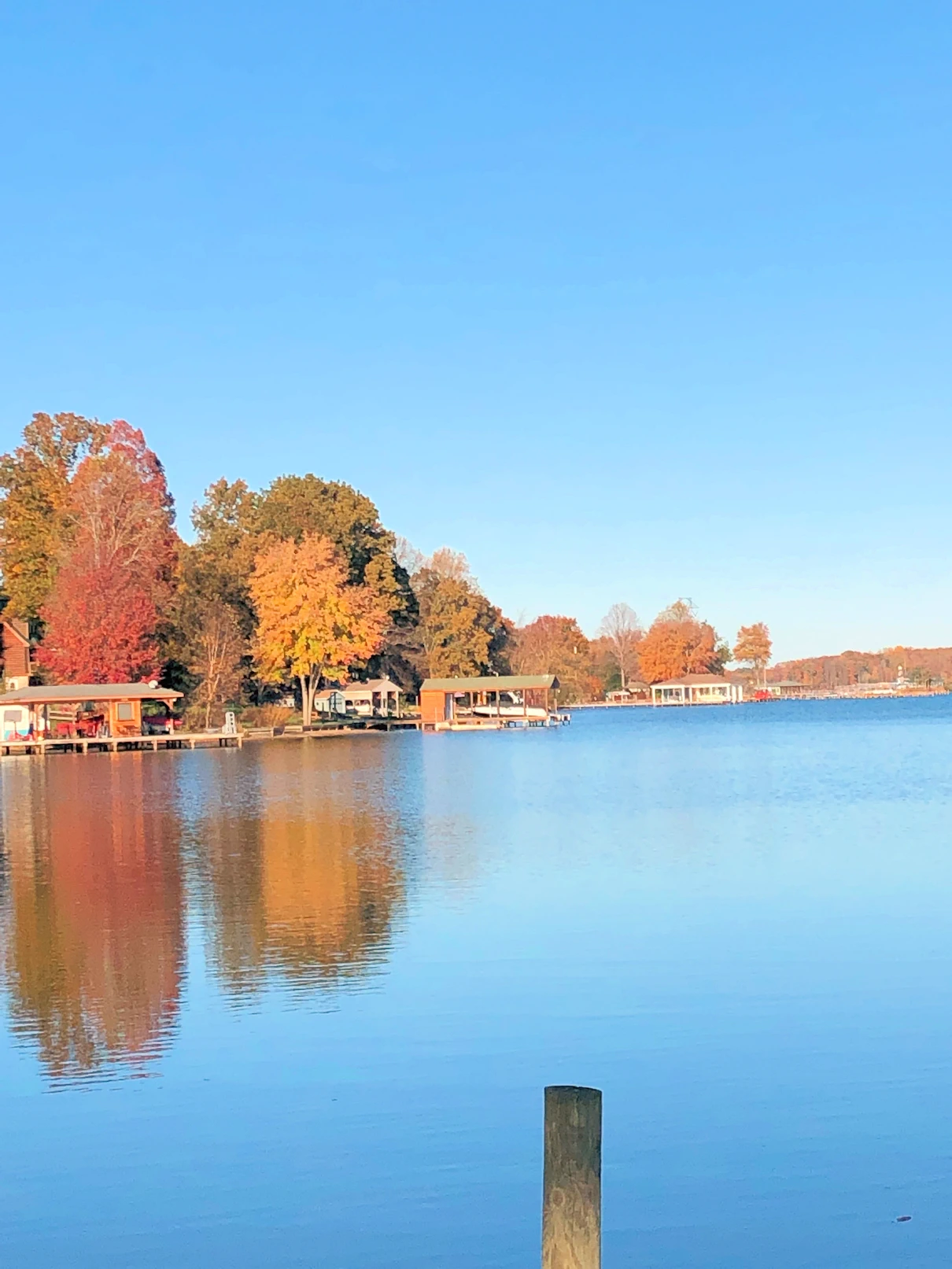 A Hidden Gem for Lakeside Retreats and Waterfront Bliss